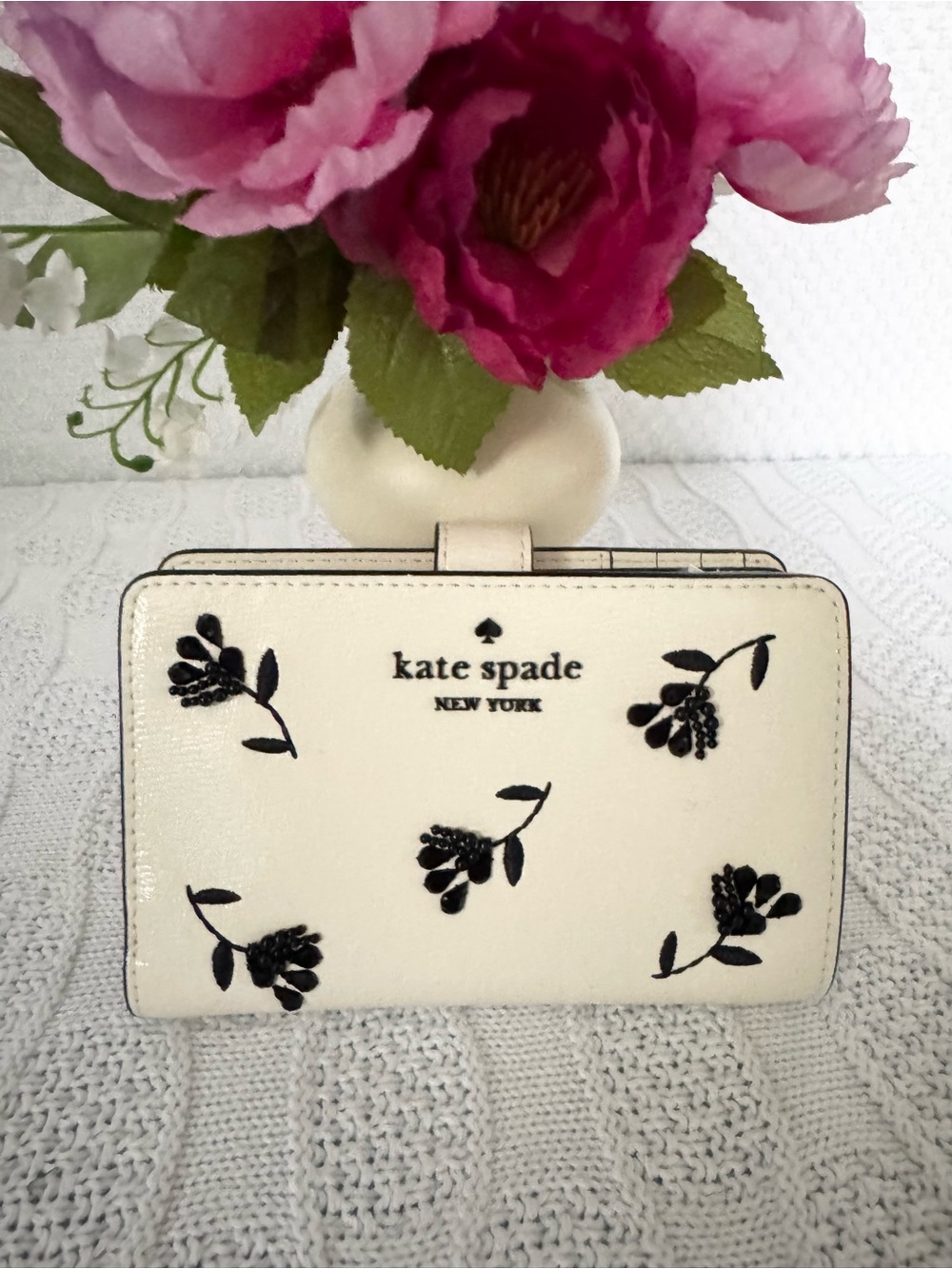 Kate Spade NWT floral 3D embellished leather wallet